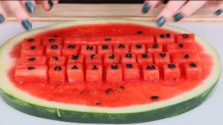 YouTuber bauen unmögliche Tastaturen aus Wassermelone und Marshmallow – und es fällt schwer aufzuhören, ihnen dabei zuzuschauen