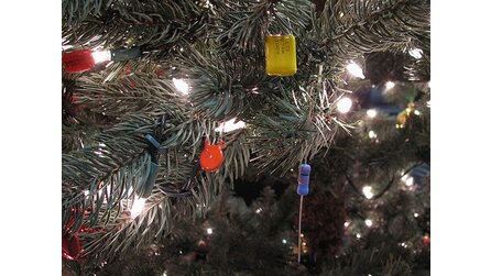 Weihnachten - Bauteile statt Christbaumkugeln