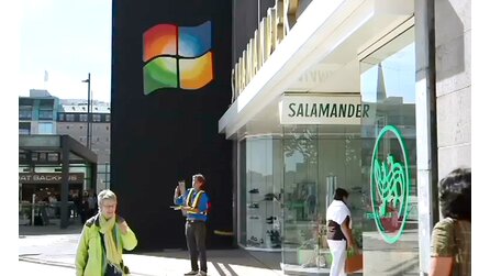 Apple Store - Scherzbolde befestigen Windows-Logo an Hamburger Baustelle
