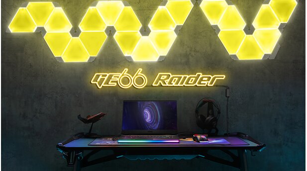 Die Mystic Light-Leuchtleiste an der Front ist unverkennbares Merkmal der GE76- und GE66-Raider-Modelle.