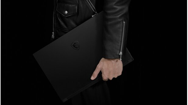Stark in Core Black – der schnittige und edle Look der Stealth-Modelle sorgt für einen stilsicheren Auftritt in jeder Situation.