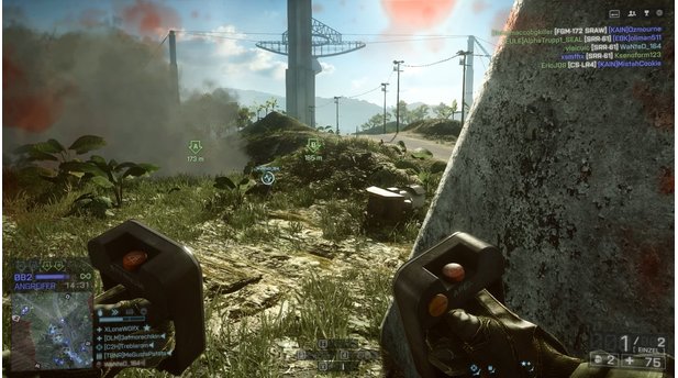 Battlefield 4Unser Teamkamerad wurde auf offenem Feld erschossen. Seit dem Herbst-Update verrät uns der Kreis um das Wiederbelebungssymbol, ob es sich noch lohnt, ihn zu retten.