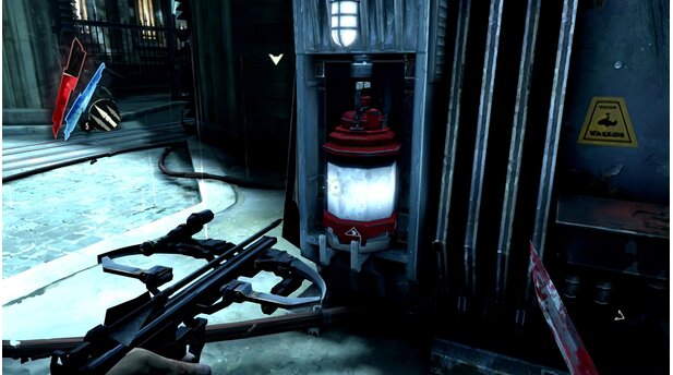 Dishonored: Definitive EditionHindernisse lassen sich vielfältig umgehen. Hier entfernen wir eine Energiezelle, um ein Tor zu öffnen.