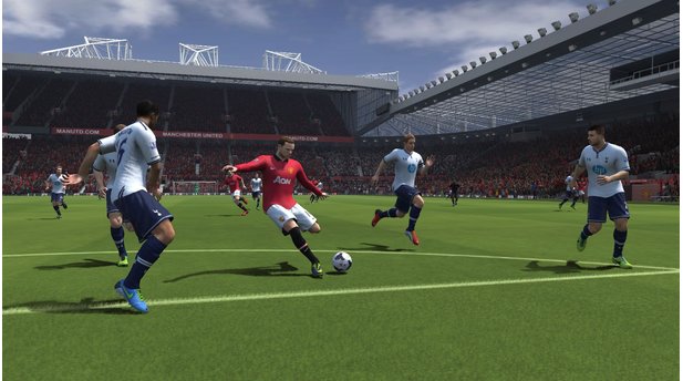 FIFA 14Wayne Rooney zieht ab und erzielt einen Treffer. Die Animationen von FIFA 14 sehen klasse aus.