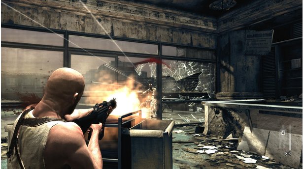 Max Payne 3Während der Bullet Time können wir fliegende Kugeln sehen.