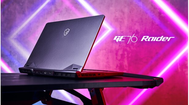 Praktisch: Die Monitor- und Netzwerk-Anschlüsse liegen bei den Raider-Modellen auf der Rückseite und verhindern damit Kabelgewirr im Arbeitsbereich.