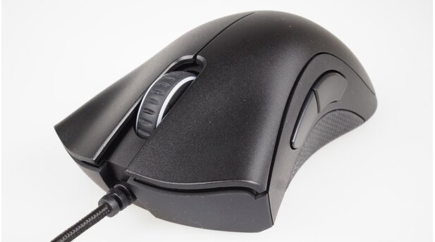 Die Razer Deathadder Chroma ist die Neuauflage der beliebten Gamer-Maus des kalifornischen Peripherie-Herstellers.
