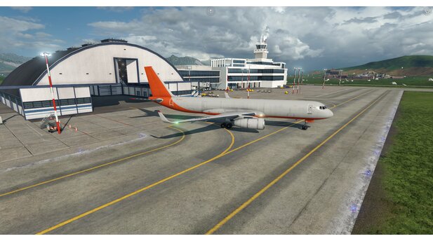 Transport Fever 2Neu in Transport Fever 2 sind Frachtflugzeuge. Hier seht ihr eine TU-204 in der Cargo-Variante kurz vor dem Abflug.