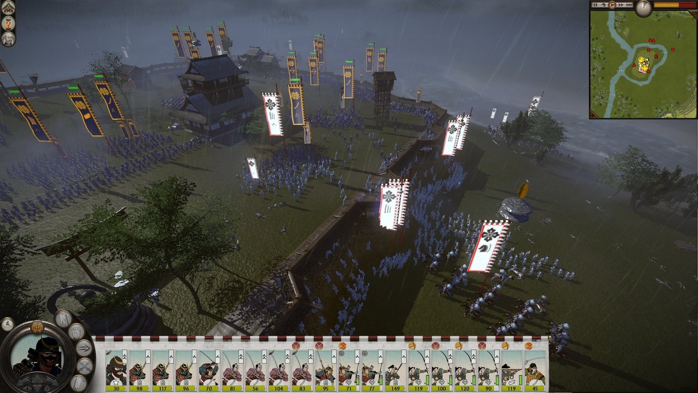 Total War: Shogun 2...oder selbst in Echtzeit bestreiten. Hier stürmt der Feind eine unserer Burgen.