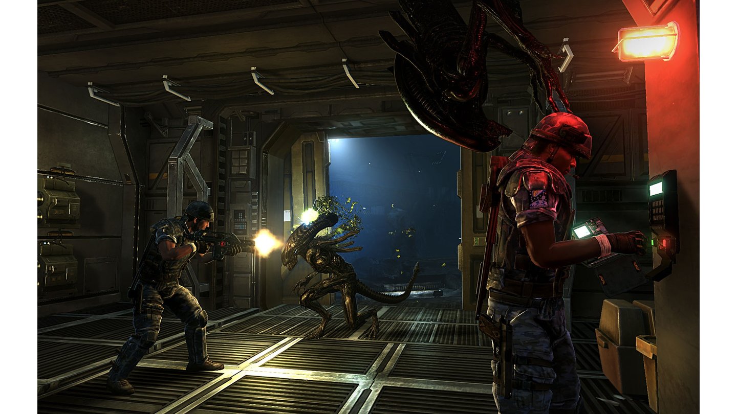 Aliens: Colonial MarinesAliens lassen sich im Multiplayer-Modus auch an der Decke entlang steuern.