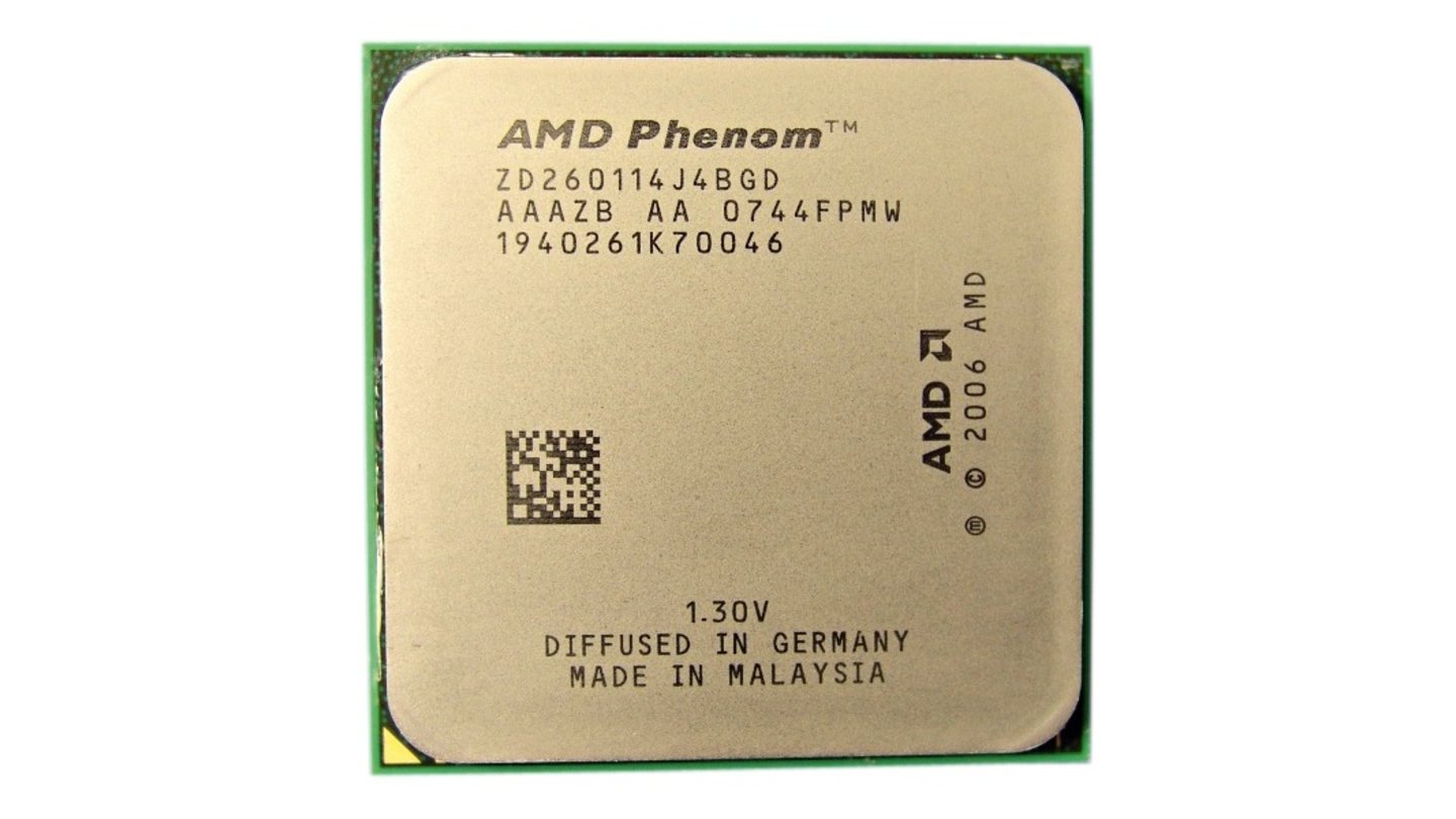AMD Phenom X4 (2007)Ende 2007 sollte der Phenom X4 die Vorherrschaft der Core-2-CPUs brechen. Im Gegensatz zu Intels Core 2 Quad war der Phenom ein nativer Quad-Core-Prozessor, bestand also nicht aus zwei Dual-Core-Chips, ähnlich wie bei Athlon 64 X2 und Pentium D. Trotzdem blieb der Phenom hinter der Intel-Konkurrenz zurück und verbrauchte dabei auch noch viel Strom, was sich in hoher Hitzeentwicklung niederschlug. Auch die Taktraten entsprechen nicht den Erwartungen. Mit dem Phenom X3 veröffentlichte AMD erstmals ein Triple-Core-Modell mit drei CPU-Kernen, von denen sich einige zu einem Quad-Core-Phenom freischalten ließen. Die Black-Edition-Modelle (abgekürzt: »BE«) besitzen außerdem einen freien Multiplikator zum einfacheren Übertakten.