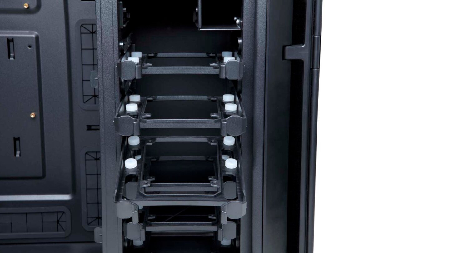 Antec P280Die Laufwerkskäfige sind um 90 Grad gedreht, sodass der Einbau besonders einfach von der Hand geht.