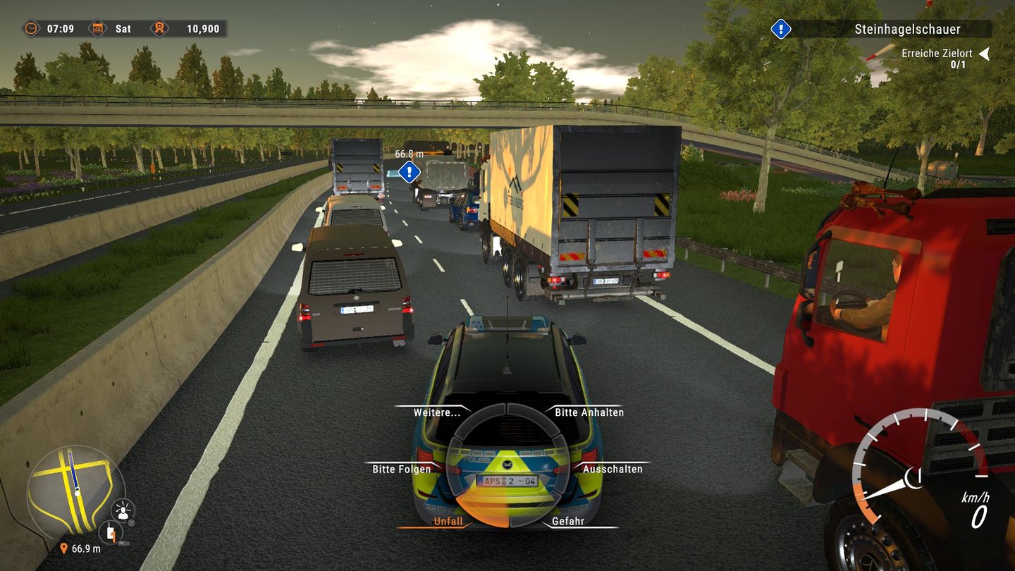 Autobahnpolizei Simulator 2Per Kreismenü lassen sich im Heck diverse Leuchtschriften einblenden. Und wie bei den echten Idioten klappt das mit der Rettungsgasse null.