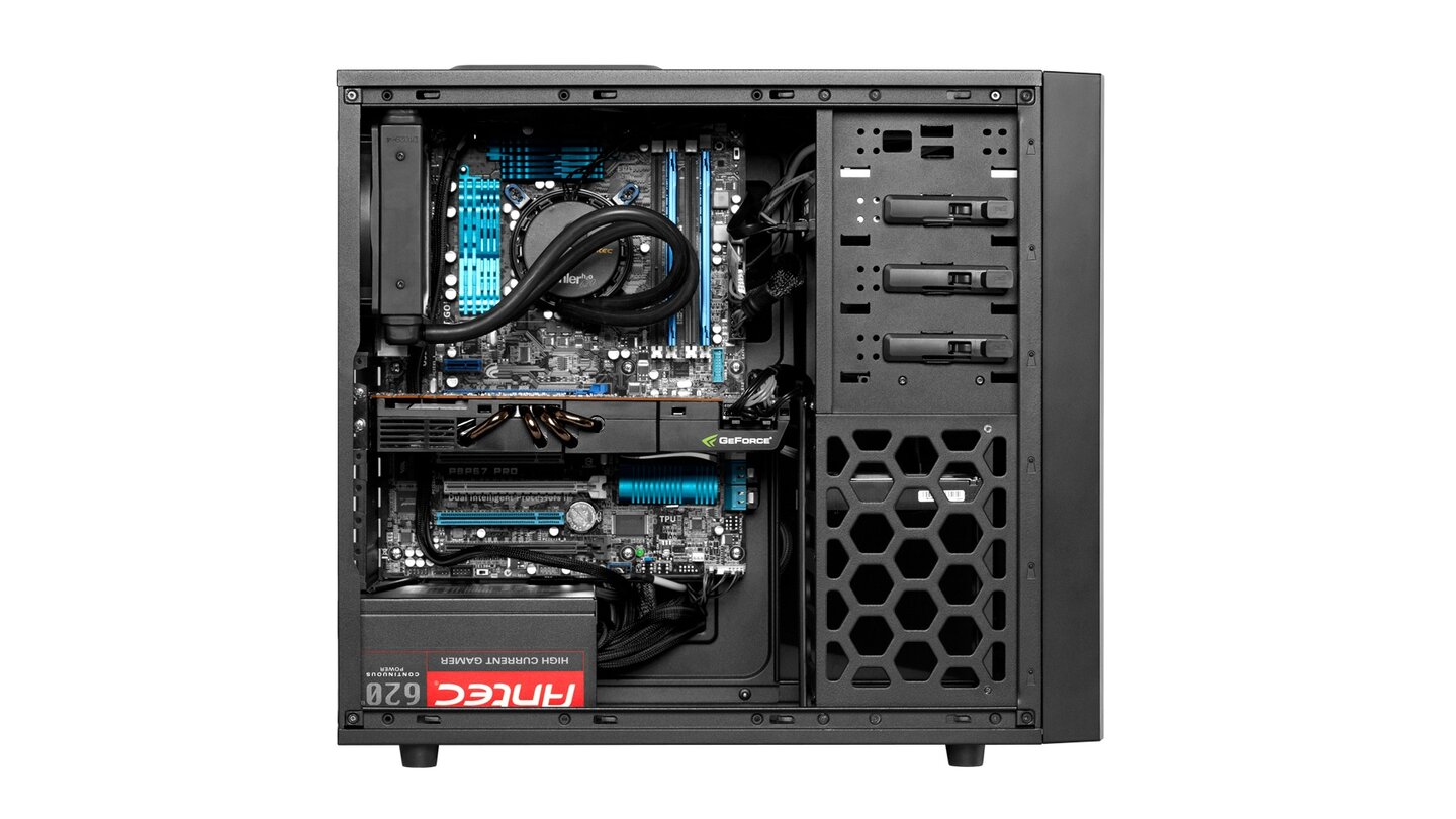 Antec OneDank Kabelkanälen lässt sich in dem Gehäuse leicht Ordnung schaffen.