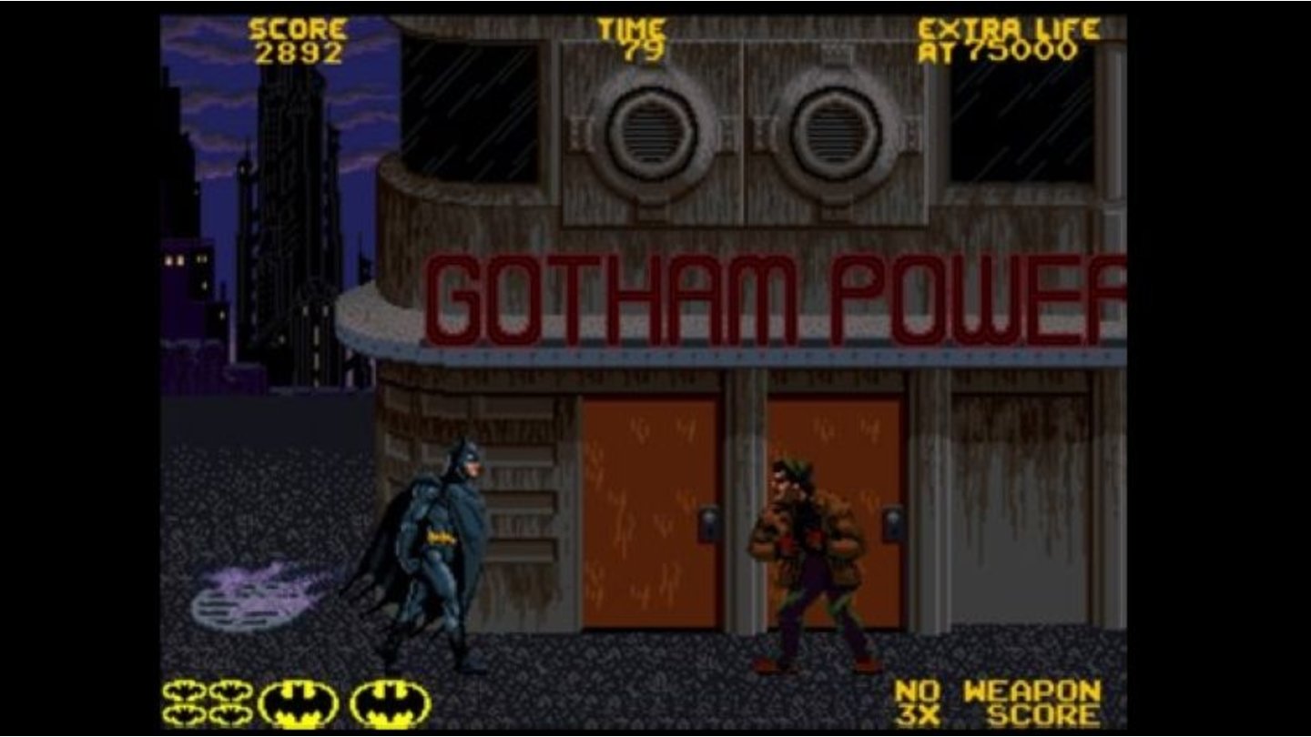 Batman (1990, Arcade)Die letzte nennenswerte Umsetzung des Burton-Kinofilms erscheint 1990 in den Spielhallen. Im Vergleich zu den Konsolen- und PC-Ports gibt’s hier aufpolierte Grafik, flottes Beat-‘em-up-Gameplay sowie einen famosen Soundtrack, der die Stimmung des Films sehr gut einfängt. Das eigentliche Alleinstellungsmerkmal sind aber die Fahrzeugpassagen. Denn in der Arcade-Version kann man als Spieler erstmals aus Cockpitansicht das Batmobil fahren sowie im Batplane umherfliegen. Das ist spielerisch zwar eine geradlinige Railshooting-Ballerbude, für Batman-Fans aber trotzdem eine Offenbarung.