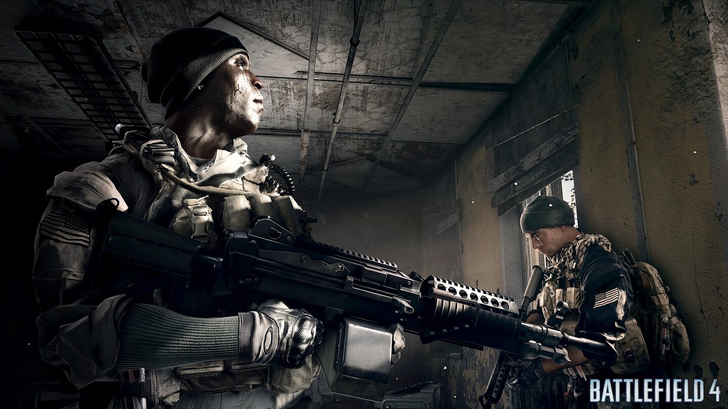 Battlefield 4Irish (l.) und Pac verschnaufen in einer Schulruine in Baku. Irish wird dabei vom US-Schauspieler Michael K. Williams (The Wire) gespielt.
