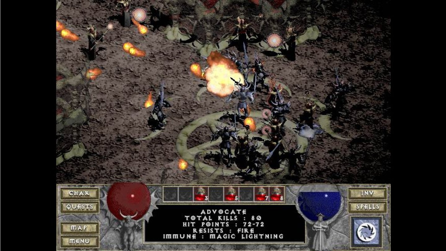 Diablo (1996)Ein Jahr nach Warcraft 2 erschien 1996 die zweite große Marke aus dem Hause Blizzard. Dabei entstand das Spiel ursprünglich gar nicht bei Blizzard, sondern einer Firma namens Condor, gegründet von Max und Erich Schaefer sowie David Brevik im Jahr 1993. Rund sechs Monate vor der Fertigstellung von Diablo wurde das Unternehmen allerdings von Blizzard gekauft und in Blizzard North umbenannt. Ein Glücksgriff für beide Seiten, wie sich herausstellen sollte. Denn Diablo stieg schnell in den Spiele-Olymp auf und definierte mit den Action-Rollenspielen sein ganz eigenes Untergenre. Es entfaltet eine geniale Suchtspirale aus dem simplen Prinzip, mit unserem Helden Monster totzuklicken und dabei durch Erfahrungspunkte und neue Ausrüstung immer stärker zu werden. Die Story fiel grundlegend recht simpel aus: Wir stiegen hinab in die Kathedrale von Tristram und jagten den Höllenfürsten Diablo. Die finstere Welt, das grausame Ende und die blizzard-typisch überraschende Menge an Hintergrundgeschichten konnten aber doch faszinieren.
All das hätte aber auch deutlich anders laufen können, denn Condor wollte ursprünglich ein rundenbasiertes Rollenspiel entwickeln. Dabei diente ihnen unter anderem X-Com als Inspiration. Blizzard bestand jedoch als neuer Besitzer darauf, dass Diablo in Echtzeit laufen sollte, und konnte sich gegen den erbitterten Widerstand der Entwickler durchsetzen. Erst durch Blizzards Einfluss wurde es also zu dem Spiel, das wir heute kennen.