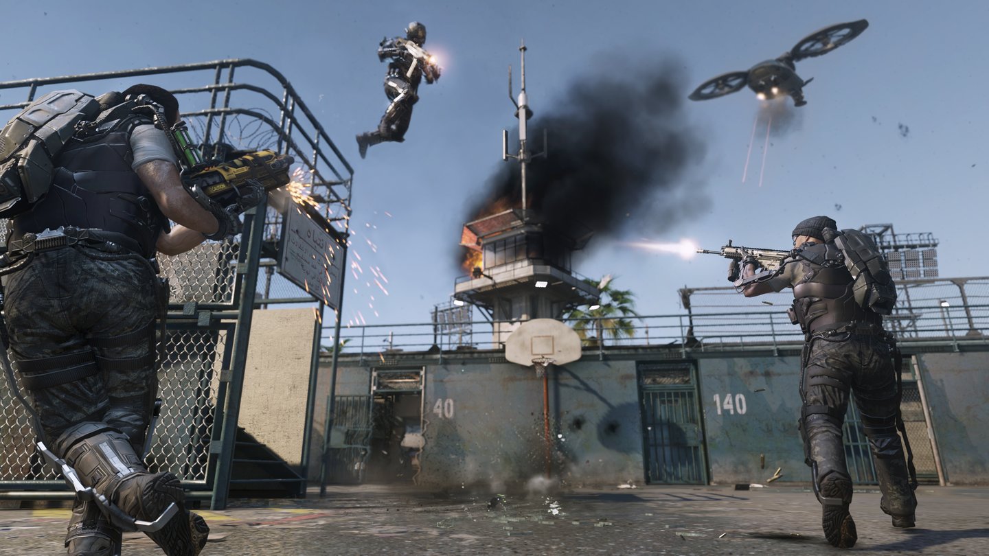 Call of Duty: Advanced Warfare - Multiplayer-ScreenshotGegner mitten im Sprung abzuknallen ist ein erhebendes Gefühl. Wer dafür etwas mehr Zeit braucht, kann für seinen Exo-Suit die Fähigkeit freischalten, kurze Zeit auf der Stelle zu schweben.