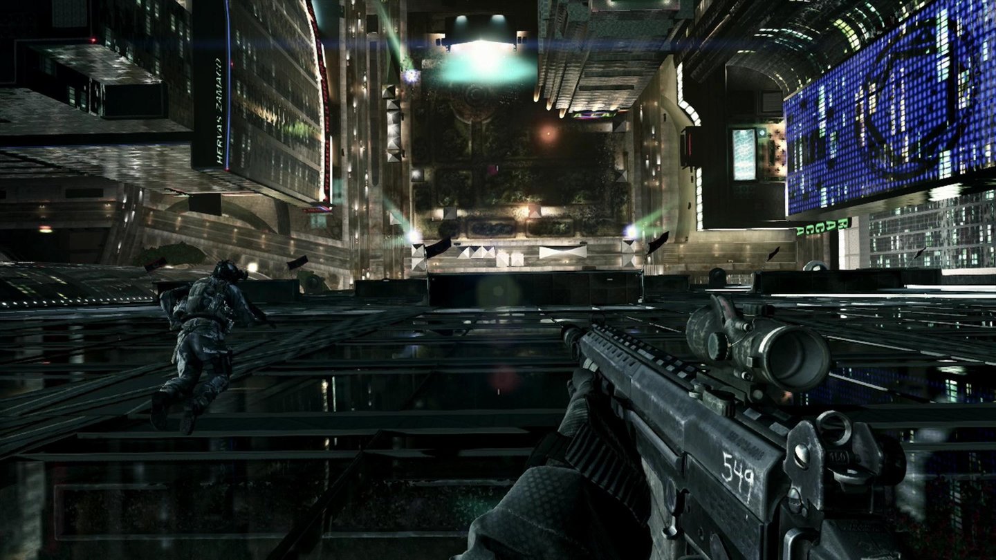 Call of Duty: Ghosts - PS4-ScreenshotsWir seilen uns nachts an der Außenwand eines Hochhauses ab.