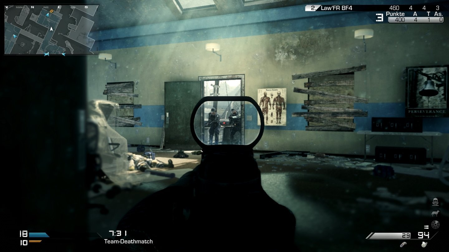 Call of Duty: Ghosts - Screenshots aus dem Multiplayer-ModusZwei gegen einen ist ja eigentlich unfair. Aber wir hocken in der finsteren Ecke.