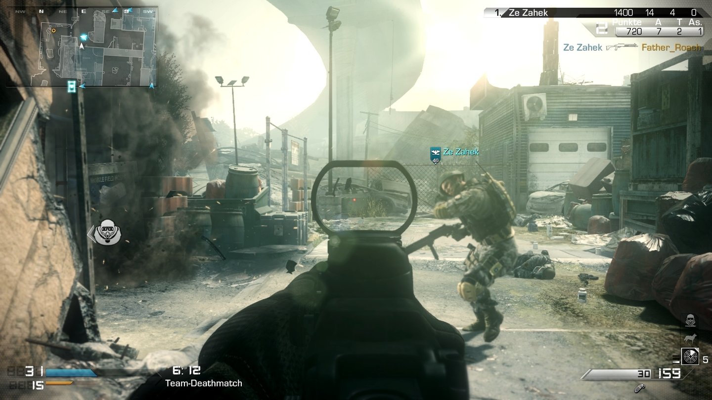 Call of Duty: Ghosts - Screenshots aus dem Multiplayer-ModusWenn’s kracht und rumst, lässt das keinen kalt. Die Spielerfiguren reagieren auf Detonationen in unmittelbarer Nähe mit einer schicken Schutz-Animation.