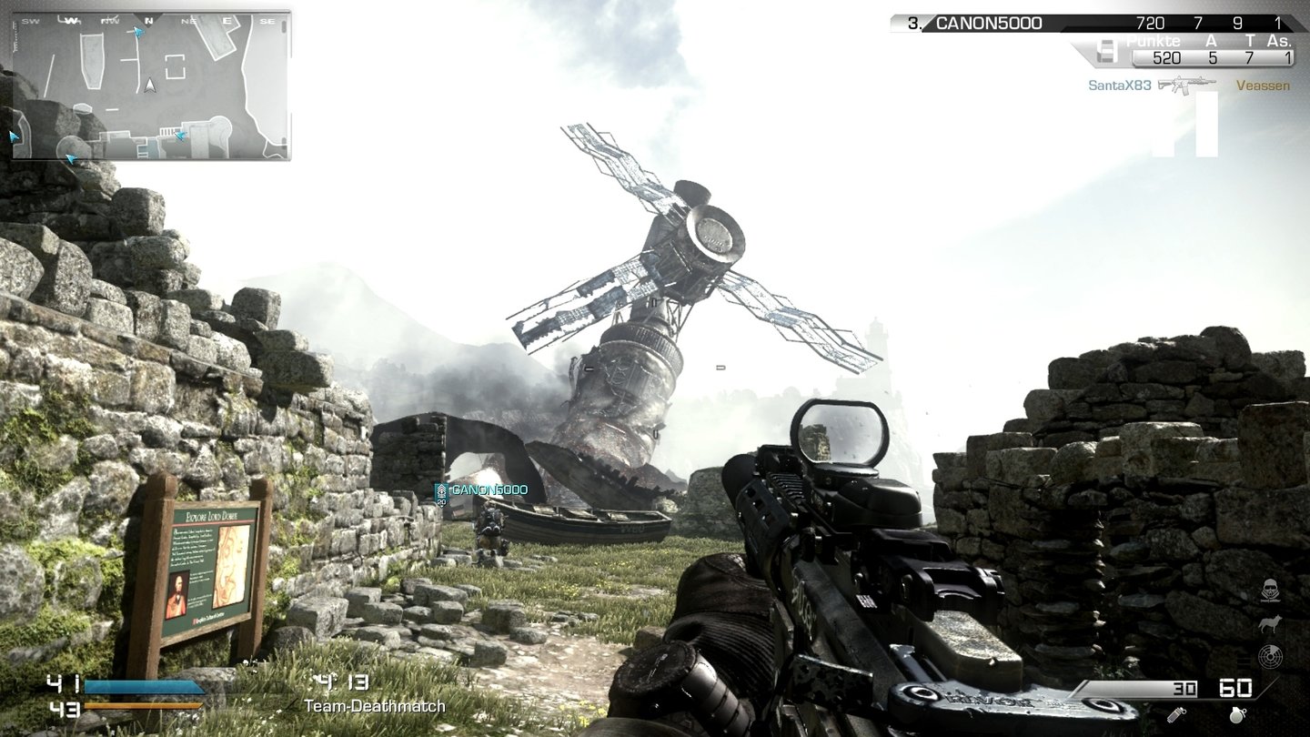 Call of Duty: Ghosts - Screenshots aus dem Multiplayer-ModusAuf der weitläufigen Karte Stonehaven ist ein Satellit neben einer Burgruine abgestürzt. Dynamische Elemente gibt es hier kaum, das Burgtor lässt sich herunterschießen.