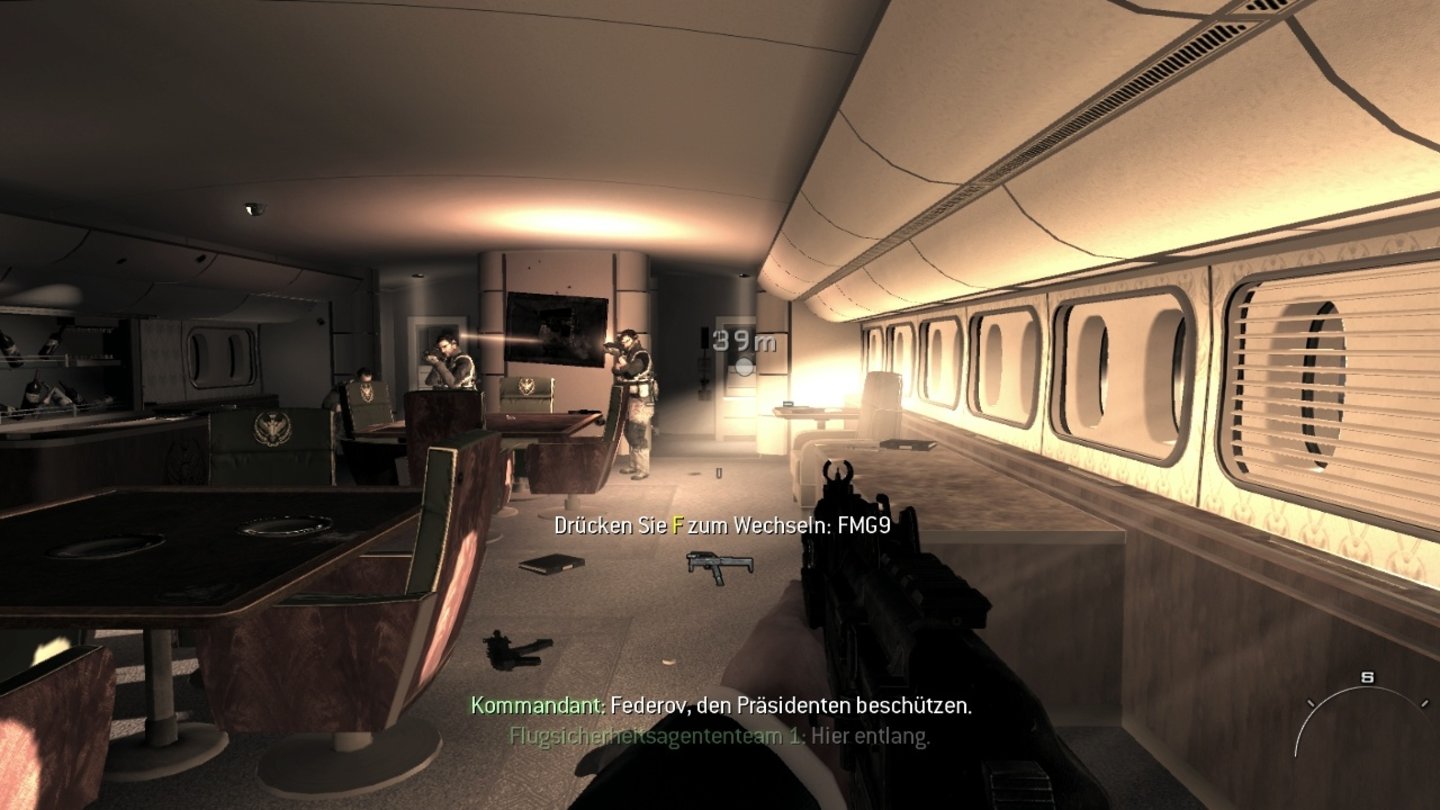 Call of Duty: Modern Warfare 3 - PC-Screenshots (Solo-Kampagne)Die Mission, in der wir uns durch das Flugzeug des russischen Präsidenten schießen müssen, erinnert an die Bonusmission des ersten Teils der Serie.