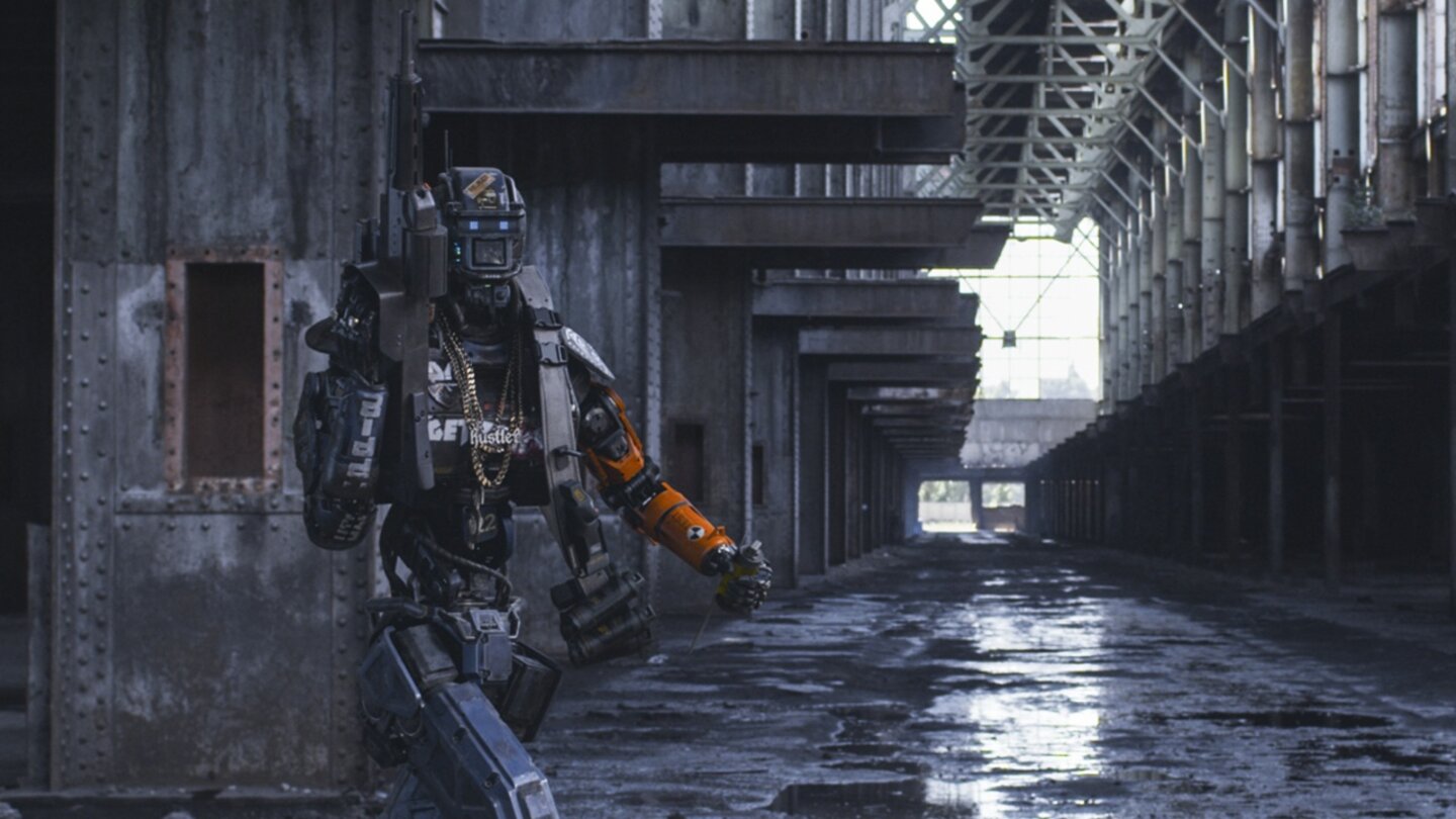 ChappieSpätestens als Chappie zum Gangster-Roboter mutiert, verliert der Film an der nötigen Ernsthaftigkeit.