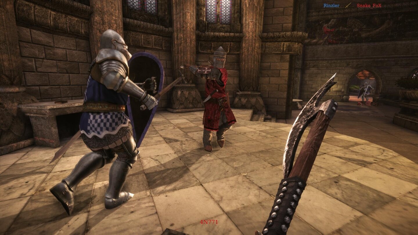 Chivalry: Medieval WarfareIm Nahkampf müssen wir ständig in Bewegung bleiben und auf die Waffenreichweiten der Gegner achten.