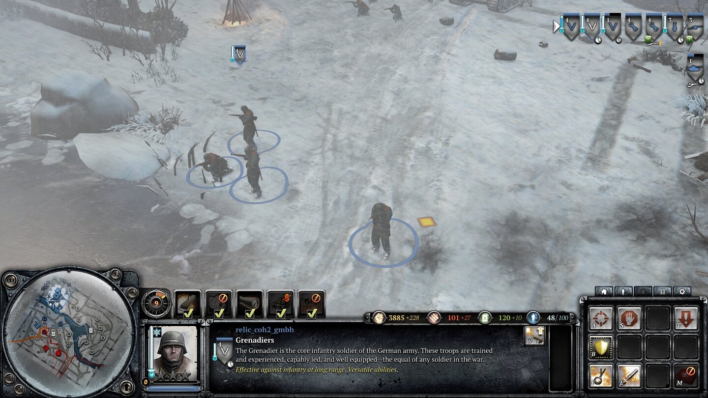 Company of Heroes 2Schneesturm: Infanteristen im offenen Gelände frieren—zu erkennen am Thermometer-Symbol links oben. Und daran, dass sich zwei der Soldaten schön animiert in die Handschuhe pusten.