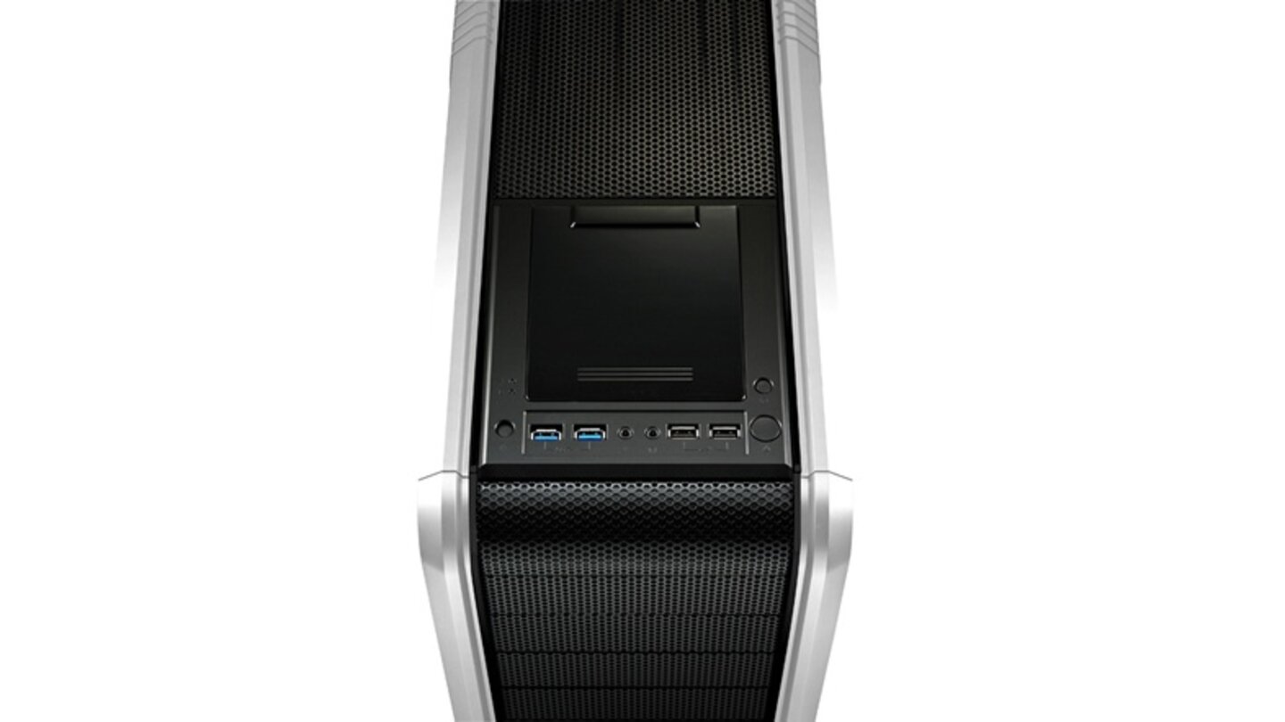Coolermaster 690 II KN5Wem sechs interne Festplatten nicht reichen montiert eine siebte im eSATA-Dock.