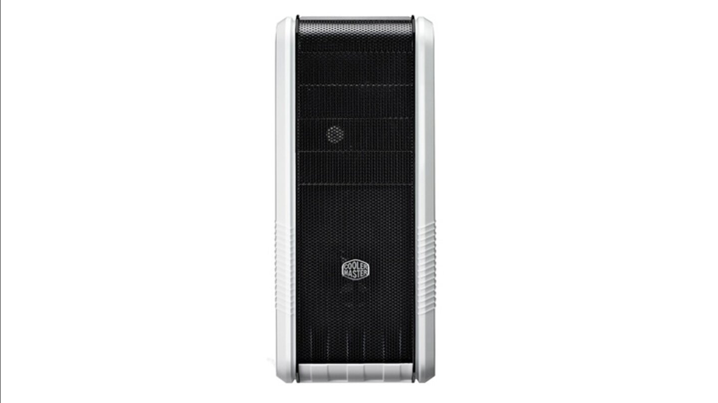 Coolermaster 690 II KN5Hinter dem großen Lochgitter der Gehäusefront saugt ein 140-mm-Lüfter Frischtluft an.