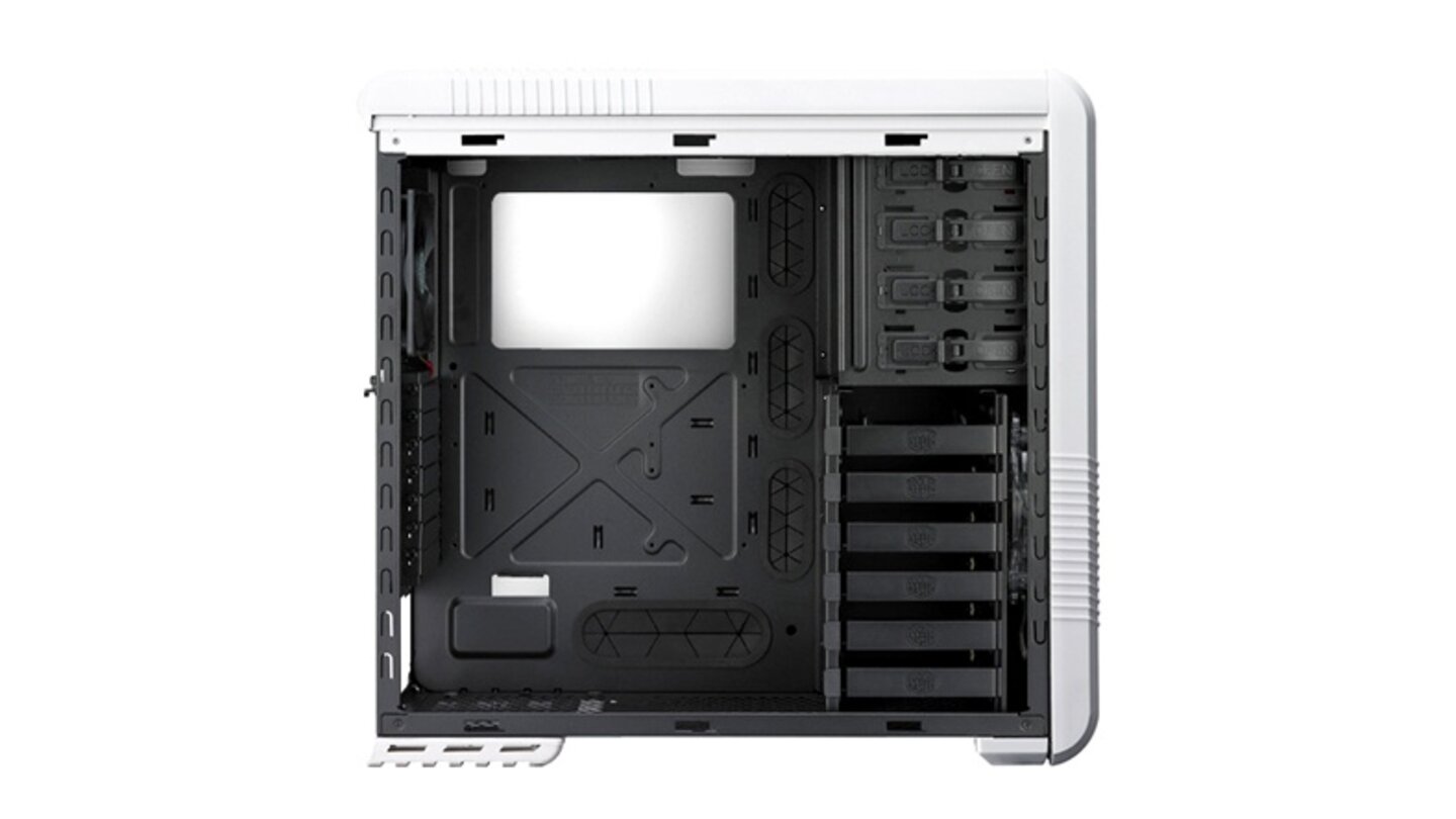 Coolermaster 690 II KN5Die Festplatten werden im Coolermaster-Gehäuse quer montiert.