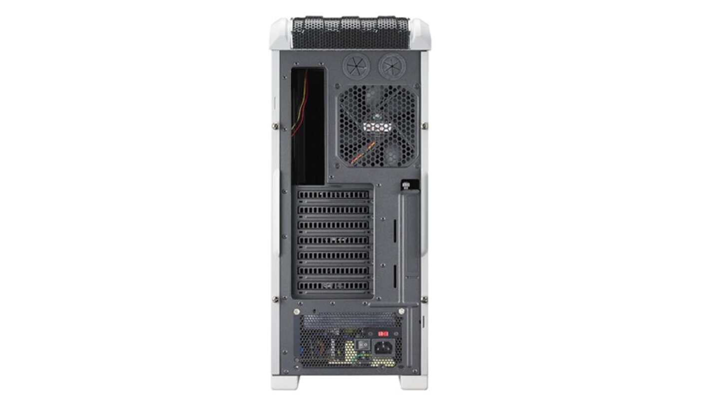Coolermaster 690 II KN5Insgesamt passen sieben Steckkarten in das Coolermaster 690 II KKN5.