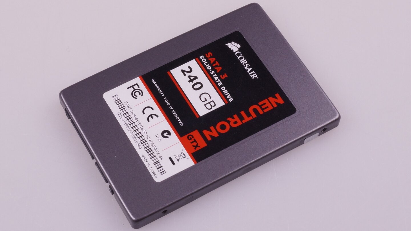 Wie die meisten SSDs kommt die Neutron im 2,5-Zoll-Format.