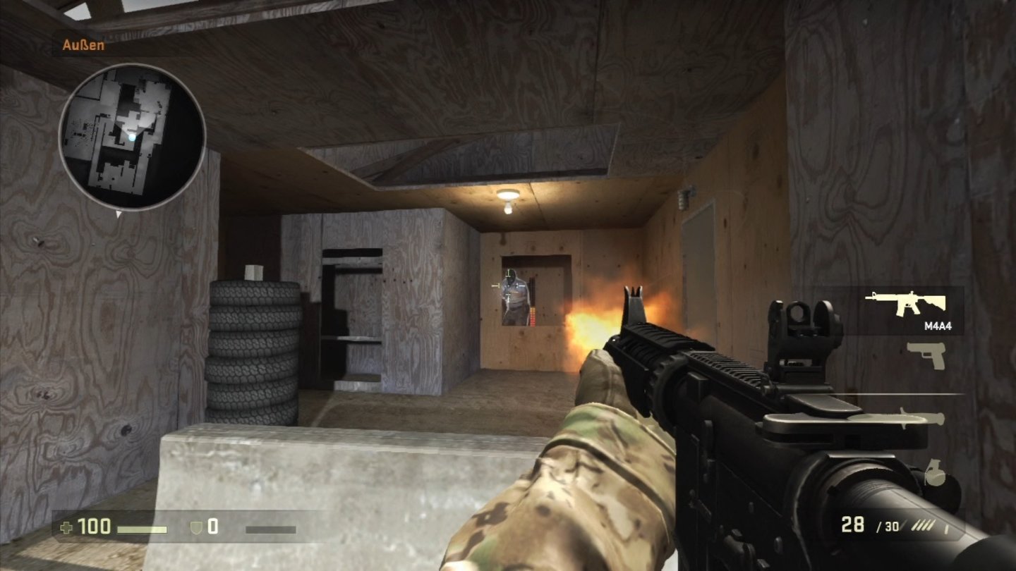 Counter-Strike: Global Offensive (Xbox 360)Am Schießstand prägen wir uns das ungewöhnliche Streuverhalten der Waffen ein.