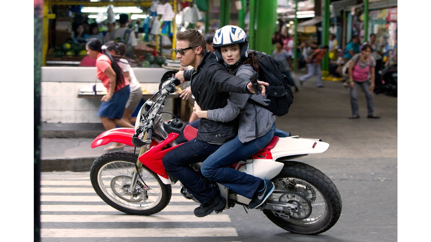 Das Bourne VermächtnisRenner und Weisz sind sich einig, dass die Motorradjagd der Stunt war, der beiden am meisten Angst machte.