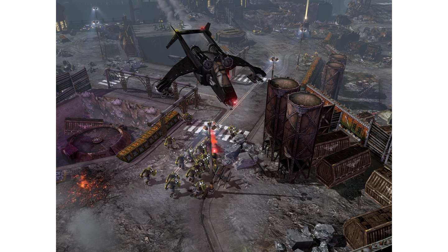 Dawn of War 2: RetributionAlles Gute kommt für die Imperial Guard von oben; Luftunterstützung sorgt für Beistand mitten in der Schlacht.