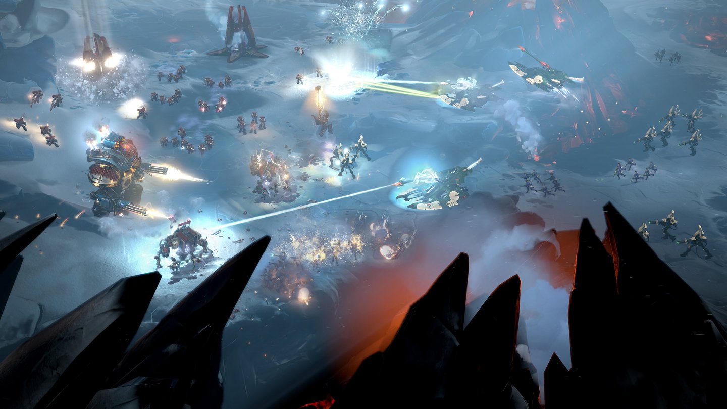 Warhammer 40.000: Dawn of War 3Die Space Marines dürfen mit Landungskapseln Verstärkung aufs Feld schießen.