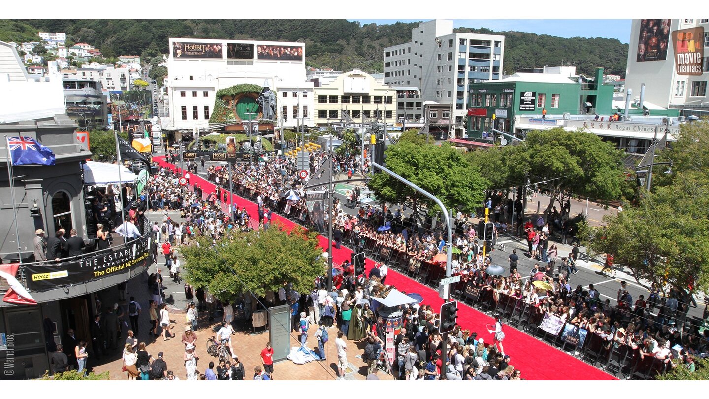 Der Hobbit: Eine unerwartete ReiseDirekt vor dem Premieren-Kino, dem Embassy-Theatre (in dem auch schon die Herr der Ringe-Filme Premiere feierten) wurde eine Hobbit-Höhle aufgebaut.