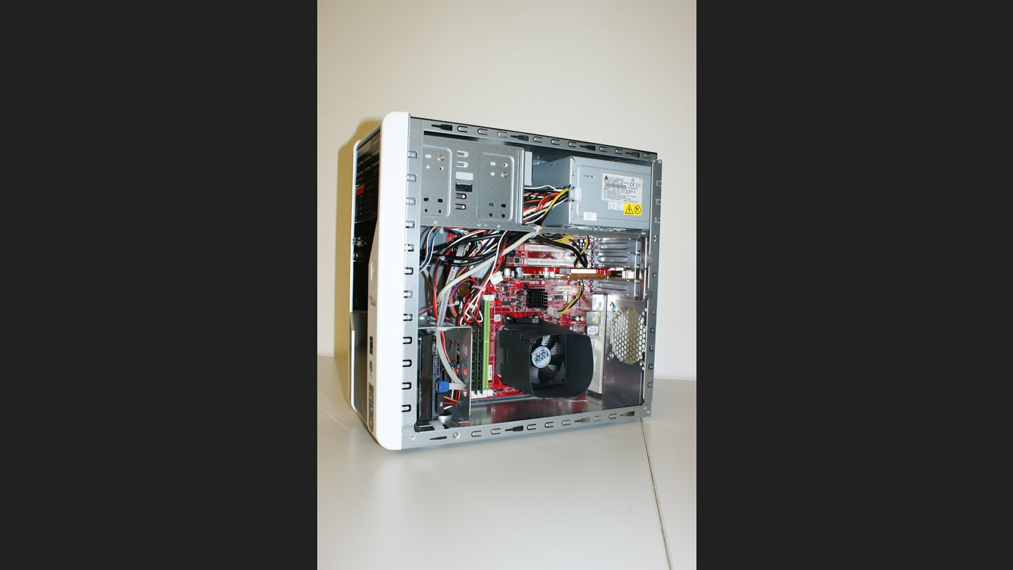 Der offene Amilo Pa 3630 GameStarPC.