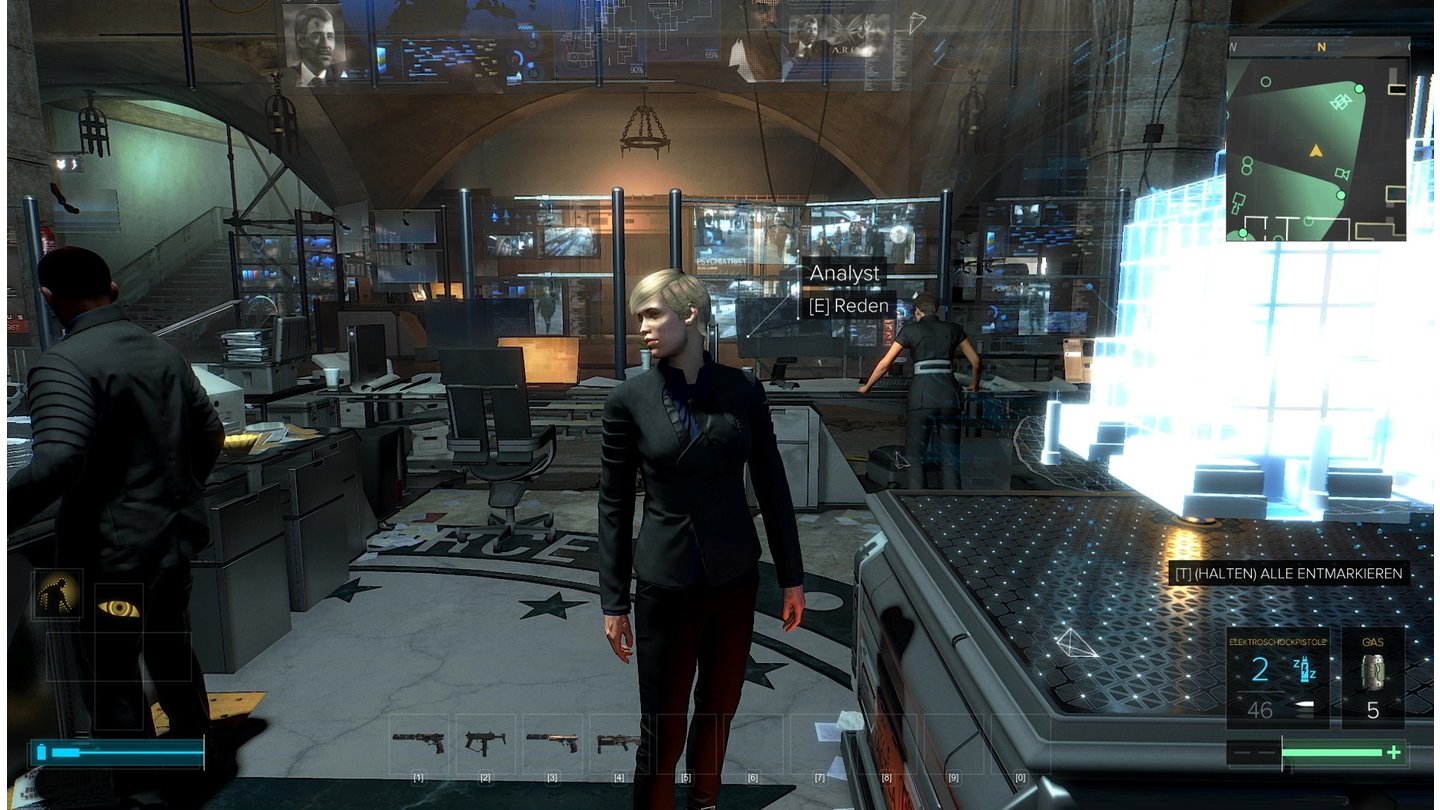Das Task-Force-Büro erinnert an das alte Unatco-Hauptquartier aus Deus Ex 1, allerdings mit weniger düsteren Geheimnissen.