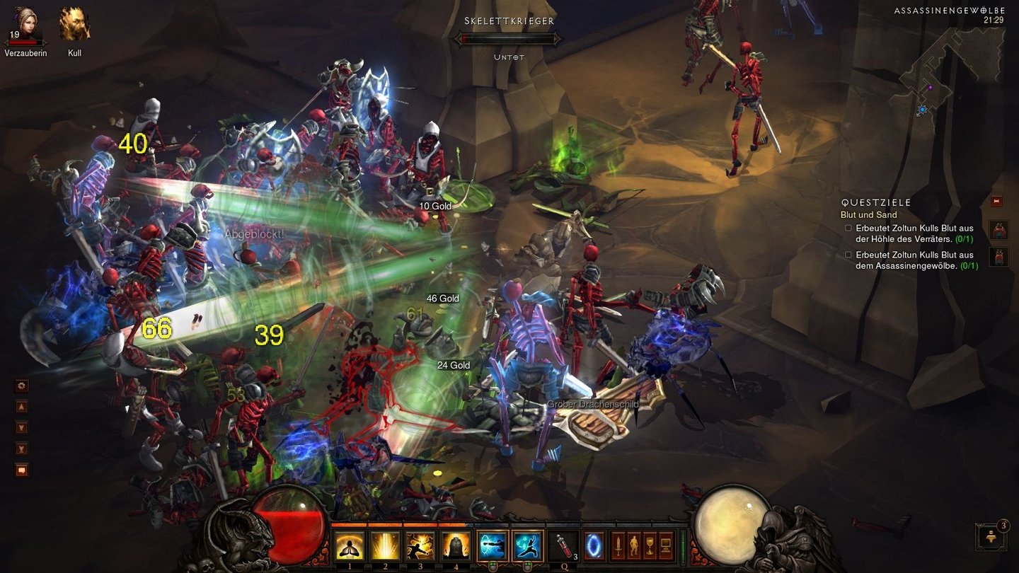 Diablo 3 - Bilder aus der Test-VersionMit der primären Fähigkeit „Tödliche Reichweite“ erledigt der Mönch auch Skelettkrieger, die sich hinter Ihren Kameraden verstecken.