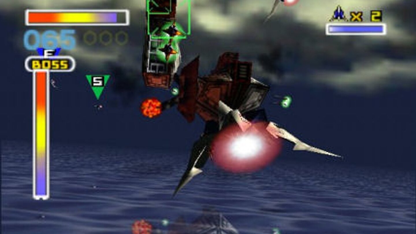 Platz 7: Lylat Wars (1997)Die im Rest der Welt als Starfox 64 bekannte Fortsetzung zu Starfox ist aus Lizenzgründen in Europa unter dem Namen Lylat Wars erschienen, hält aber am Spielprinzip des Vorgängers fest: Aus der Verfolgerperspektive lenkt der Spieler seinen Arwing-Raumjäger durch 3D-Korridore in Weltraum- und Bodeneinsätzen, weicht Beschuss aus und ballert aus allen Rohren auf Kanonenfutter-Jets und riesige Boss-Gegner. Neu in Lylat Wars sind einzelne Abschnitte, in der das Star-Fox-Team um Fox McCloud, Falco Lombardi, Slippy Toad und Peppy Hare auch frei in 3D-Arealen herumfliegen kann. Außerdem steuert der Spieler im Verlauf der verzweigenden Kampagne nicht nur den Arwing, sondern auch den Landmaster-Panzer und das Blue-Marine-U-Boot über insgesamt acht Planeten und durch diverse Weltraum-Level. Panzer, Jet oder sogar die Fox-Team-Helden als Fußgänger sind außerdem im 4-Spieler-Splittscreen-Multiplayer wählbar. Insgesamt hat Nintendo weltweit mehr als 3,3 Millionen Exemplare von Lylat Wars verkauft.