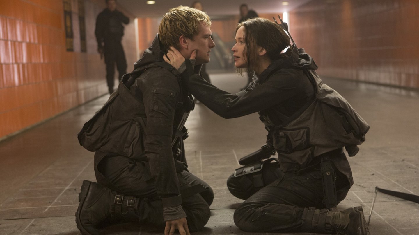 Die Tribute von Panem - Mockingjay Teil 2Peeta (Josh Hutcherson) dreht mal wieder durch und nur Katniss (Jennifer Lawrence) kann ihn aus seiner Paranoia befreien.