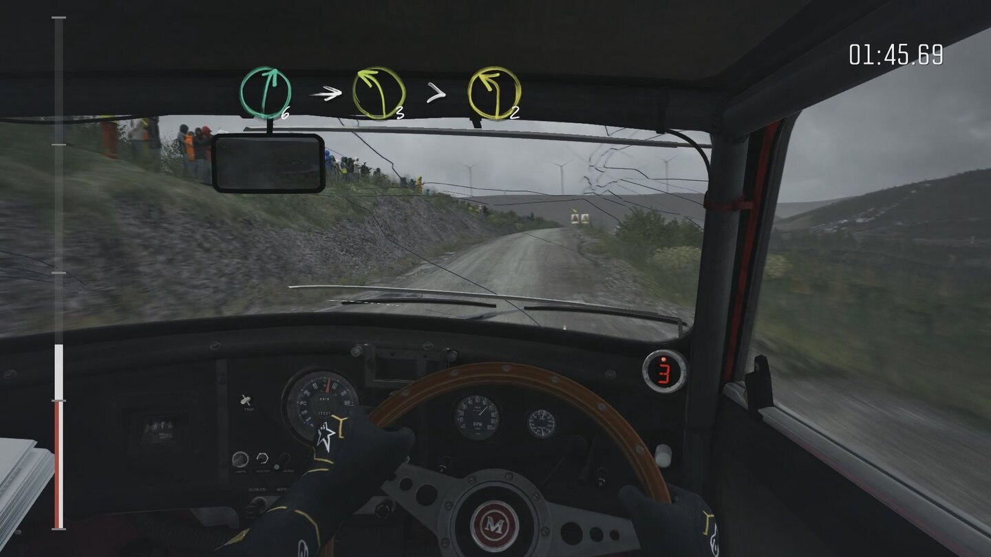 Dirt RallyDie Cockpits überzeugen mit vielen Details. Ein Crash hat etwa unsere Windschutzscheibe springen lassen.