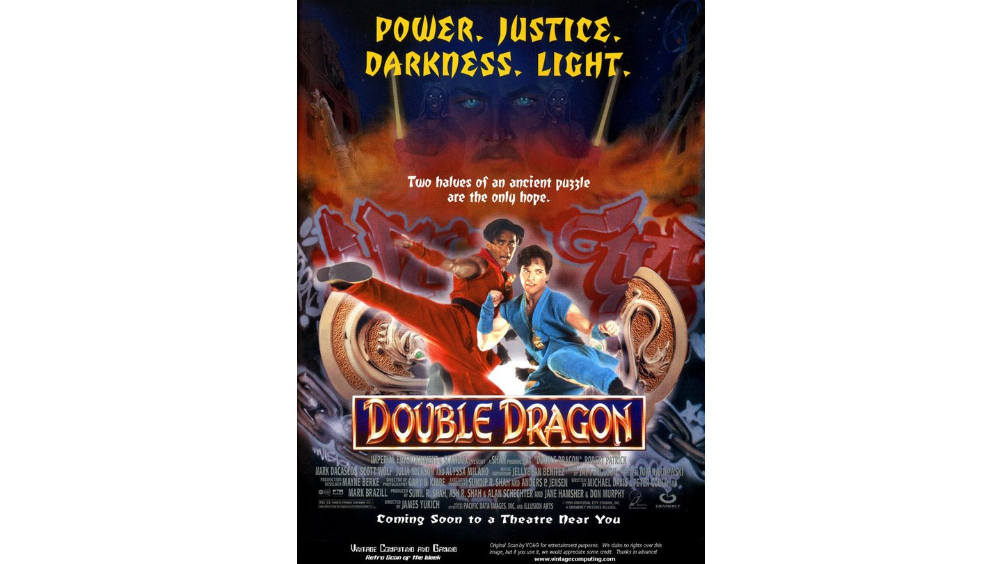  Double Dragon (1994)Unter der Regie von James Yukich wird die gleichnamige Prügelspielserie mit bekannten Gesichtern wie Mark Dacascos, Robert Patrick oder Alyssa Milano verfilmt. Der Gangsterboss Shuko (Robert Patrick) will zwei Hälften eines Medaillons in seine Gewalt bringen, das ihm unsterbliche Macht verleihen soll. Da sich ein Stück in den Händen von Bill (Mark Dacascos) und Jimmy Lee (Scott Wolf) befindet, geraten die Brüder in die Schusslinie und müssen Shuko mithilfe der Heldin Marion (Alyssa Milano) aufhalten.