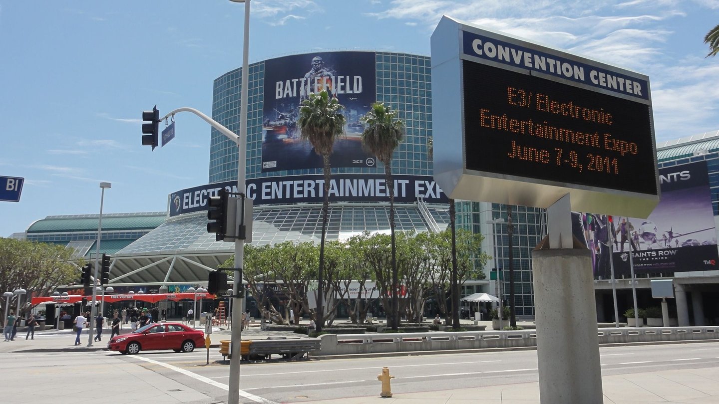 E3 2011: Schlacht um AufmerksamkeitSchon von weitem schreit die E3 2011 den Betrachter förmlich an.