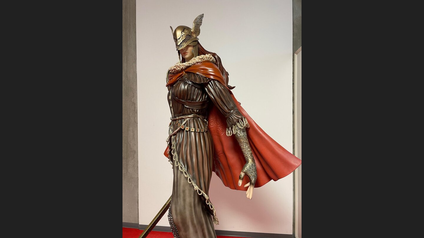 Als Dankeschön für unsere Plus-User: Gewinnt eine riesige Elden Ring Statue