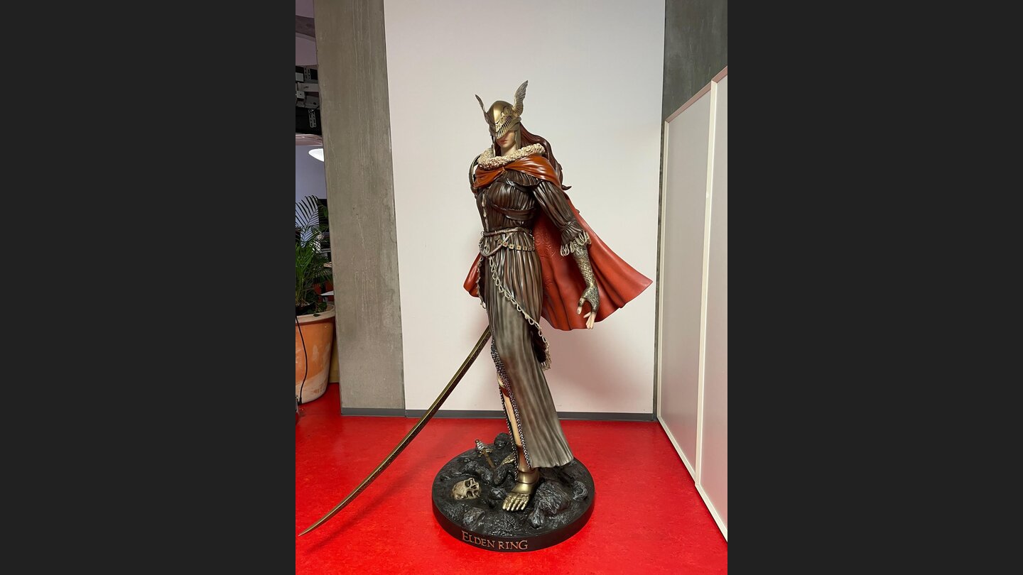 Als Dankeschön für unsere Plus-User: Gewinnt eine riesige Elden Ring Statue